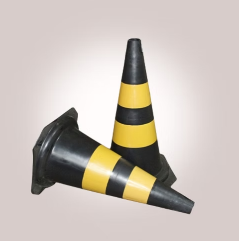 Cone de Sinalização de Pvc Rígido 75 ou 50CM Preto e Amarelo / Laranja e Branco Cone de Sinalização de Pvc Rígido 75 ou 50CM Preto e Amarelo / Laranja e Branco